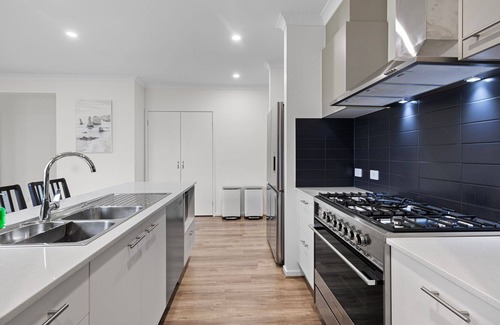 North Wonthaggi House | Fault Getaway - Linen Included