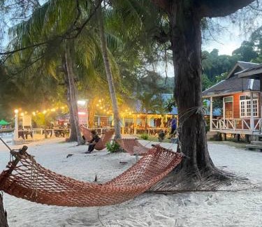 Pulau Perhentian Besar Hotel | Fauna Beach Chalet Pulau Perhentian