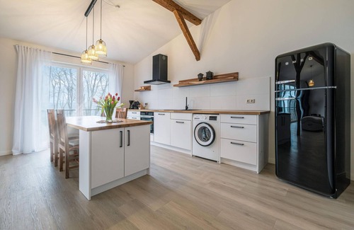 Steinbergkirche Apartment | Favorite place by the sea - east barn on Mühlendamm with sea view, stove and sauna