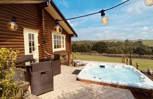 Bingley Cabin | Faweather Grange - 5 Star - Pet Friendly - Hot Tub - Scandinavian Log Cabin