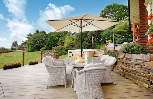 Bingley Cabin | Faweather Grange - 5 Star - Pet Friendly - Hot Tub - Scandinavian Log Cabin