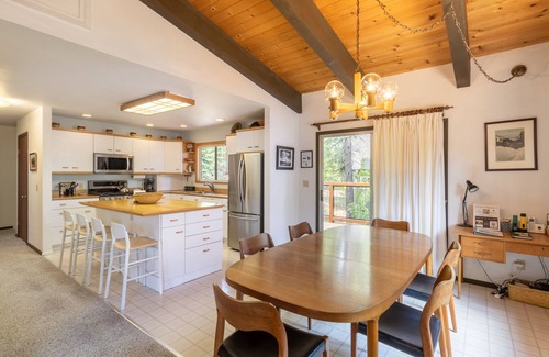 Tahoma Cabin | Fawn by AvantStay | Secluded Cabin w/Large Deck Surrounded by Forest
