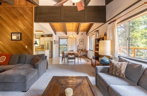 Tahoma Cabin | Fawn by AvantStay | Secluded Cabin w/Large Deck Surrounded by Forest