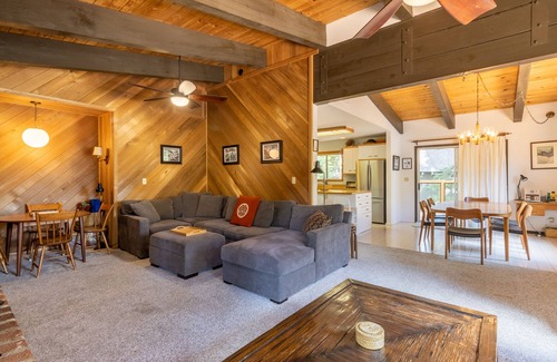 Tahoma Cabin | Fawn by AvantStay | Secluded Cabin w/Large Deck Surrounded by Forest