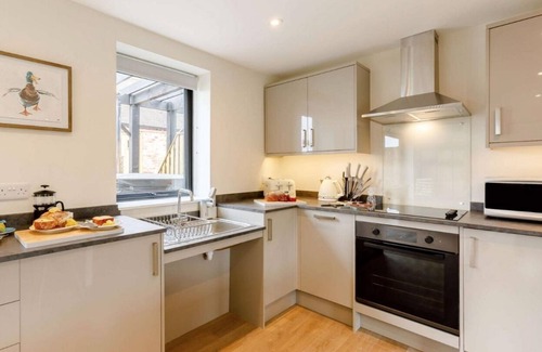 Moreton Valence Cottage | Fawn Cottage disabled adapted 3 bedroom hot tub