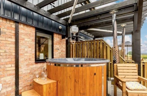 Moreton Valence Cottage | Fawn Cottage disabled adapted 3 bedroom hot tub
