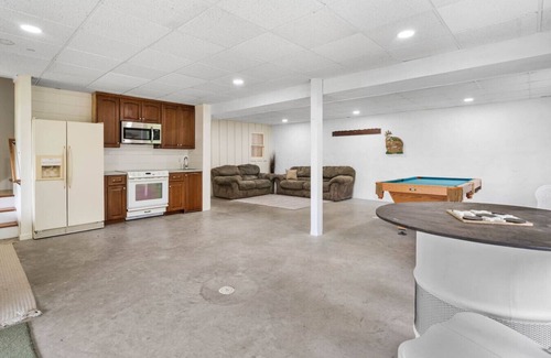 Brush Valley Cabin | Fawn Hollow Retreat*King bed*game room*BBQ