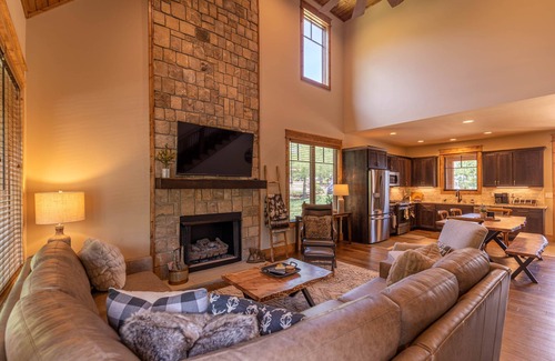 Elk Park House | Fawn Ridge at Eagles Nest - New home with hot tub!