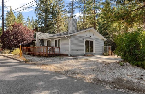 Fawnskin Cabin | Fawnskin Forest Haven + Pet Friendly + Hot Tub