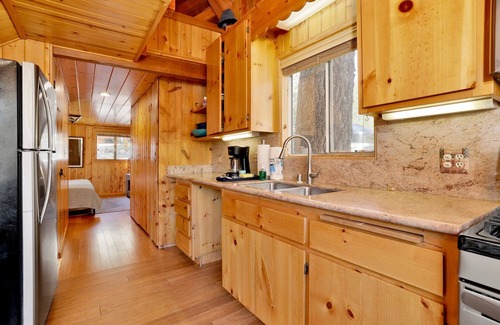 Patton Cabin | Fawnskin Pines Relaxing Mountain Cottage