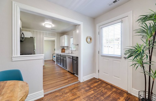 Fayetteville House | Fayetteville Retreat w/Yard - Walk to Campus!