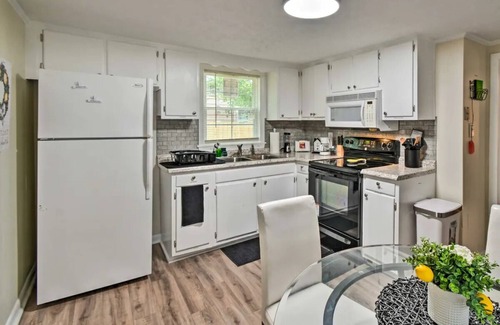 South View House | Fayetteville Vacation Home !