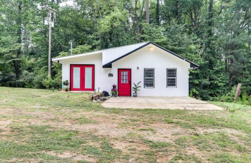 Fayetteville Apartment | Fayetteville Vacation Rental - Near Lake McIntosh!