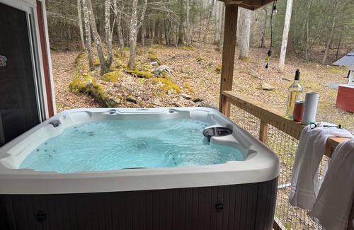 Nallen Cabin | Fayetteville, WV & Summersville, WV Proximity new built cabin w firepit & hottub