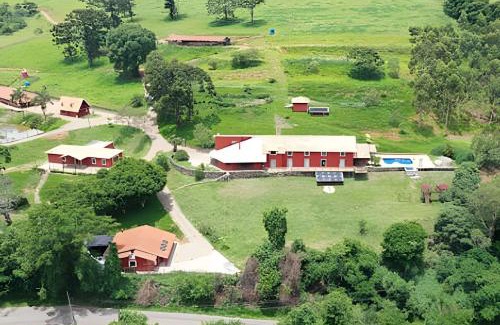 Pedra Bela House | Fazenda com 3 espaços independentes - 10 suítes com PISCINA, 4 suítes com JACUZZI ou Chalé romântico com JACUZZI - Wi-Fi 400MB Lagos e Cavalos