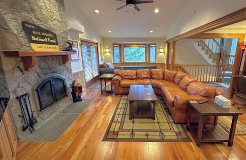Bretton Woods House | FC43 Renovated cozy spacious cottage with AC, air hockey, wifi close to ski trails!
