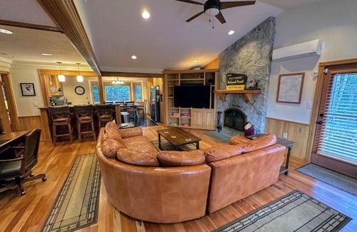 Bretton Woods House | FC43 Renovated cozy spacious cottage with AC, air hockey, wifi close to ski trails!