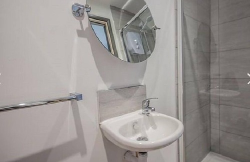 Gamston Bed & Breakfast | Feather Bed Cottage B&B
