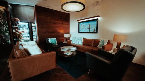 Hunters Point Hotel | Feather Factory Hotel