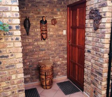 Zwartkop Bed & Breakfast | Feather Tree Bed and Breakfast