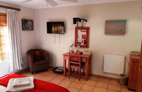 Zwartkop Bed & Breakfast | Feather Tree Bed and Breakfast