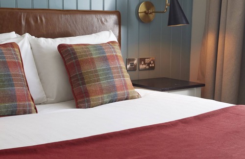 Wadesmill Hotel | Feathers Hotel by Greene King Inns