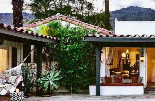 Warm Sands House | Featured in Palm Springs Life Magazine. Beautiful Paseo Palms Springs