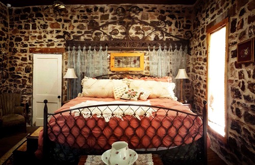 Mason House | Featured on HGTV! Fulton Guesthouse