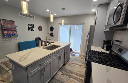 South Philadelphia House | Federal Hideaway Spacious 4-bedroom house in charming Philadelphia with WiFi, AC