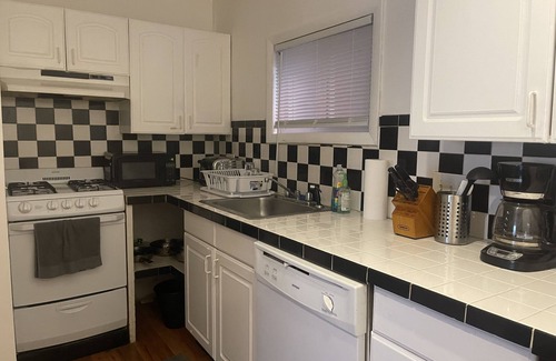 Federal Hill Condo | Federal Hill 2 bedroom King bed Parking PLEASE READ DESCRIPTION BEFORE BOOKING