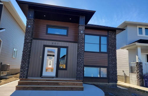 Saskatoon House | Federal Palace (2 bedroom, 1 bath)