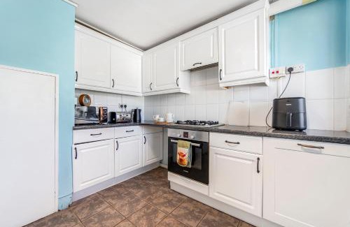 Headington Apartment | Feel at Home! Cozy 3BR Getaway in Prime Location