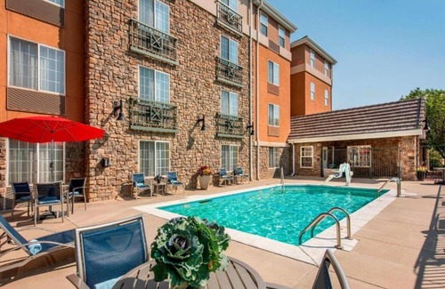 Broomfield House | Feel at home in our hotel in Broomfield, CO