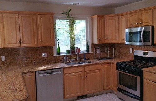 Framingham House | Feel at Home in spacious 3B-2.5Ba -Mall/MBTA/Park