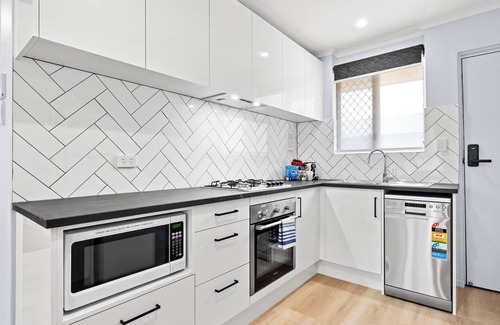 Magil Condo | Feel happy & at home here! Freshly renovated, cosy home unit in Hectorville, SA. Linen hire included