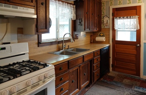 Tawas City House | Feel of an "Up North" cottage with the convenience of in-town East Tawas