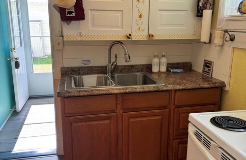 Town of Jerusalem Cottage | Feel Relaxed, Right On the Lake! Fall '25 and 2026 Booking!