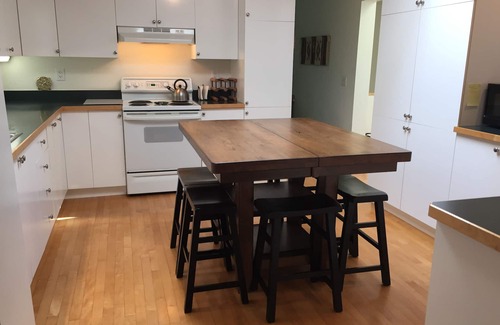 Manchester Center House | Feel Right At Home. While Being A Spectator Of Nature.