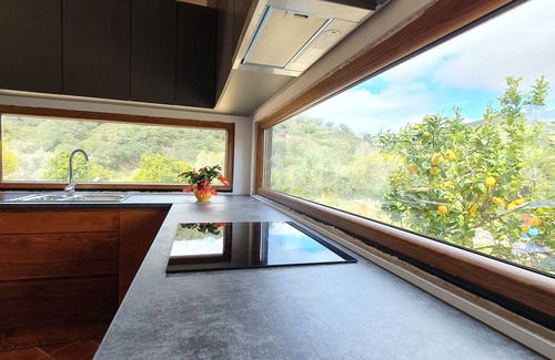 Corte Vidreiro House | Feel welcomed at our newly built cottage-Jewel in the River