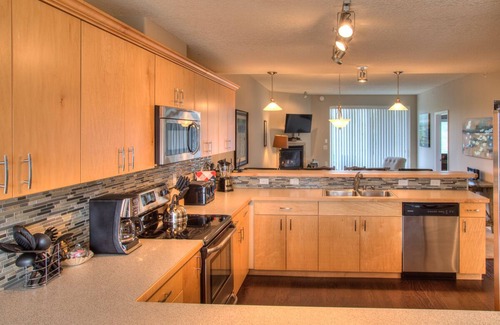 Ocean Shores Condo | Feelin Beachy - Oyhut Bay Seaside Village