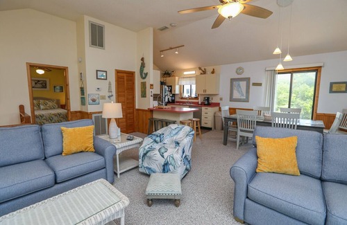 Tuckahoe House | Feelin' Ducky - Classic 4 BR oceanside beach cottage in Duck w/Community Pool & Tennis