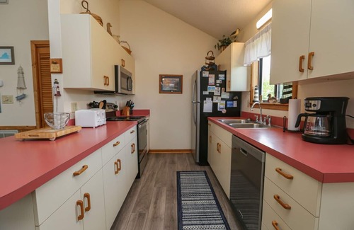 Tuckahoe House | Feelin' Ducky - Classic 4 BR oceanside beach cottage in Duck w/Community Pool & Tennis