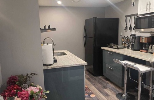 Silverado House | feels home in sparkly tidy, clean and cozy brand new suit .