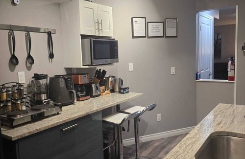 Silverado House | feels home in sparkly tidy, clean and cozy brand new suit .