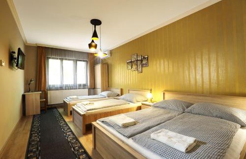Gyoparosfuerdo Bed & Breakfast | Fehér Hattyú Panzió