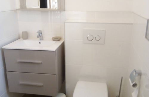 Saint-Gely-du-Fesc House | FEIJOA, Guest House for 2 to 4 people in residential area