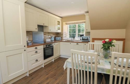 Felinfach Cottage | FELIN GOGOYAN, pet friendly, with hot tub in Llanddewi-Brefi