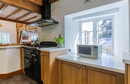 Llanfairpwllgwyngyll Cottage | Felin Hen - sleeps 12 guests in 6 bedrooms