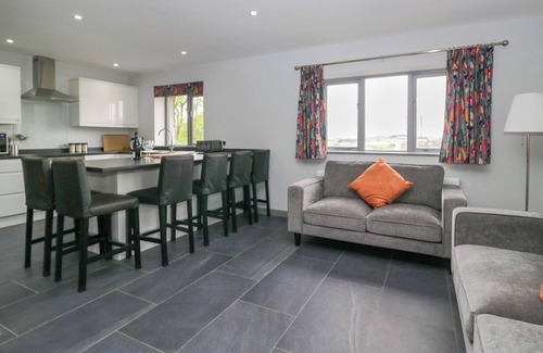 Kendal Cottage | FELL VIEW COTTAGE, family friendly, with hot tub in Kendal