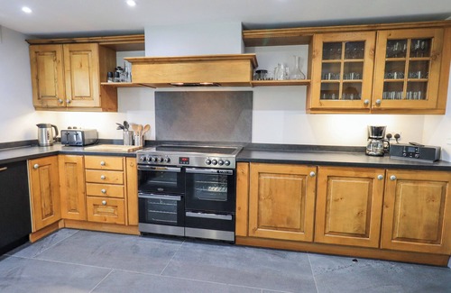 Kendal Cottage | FELL VIEW HOUSE, family friendly, character holiday cottage in Kendal